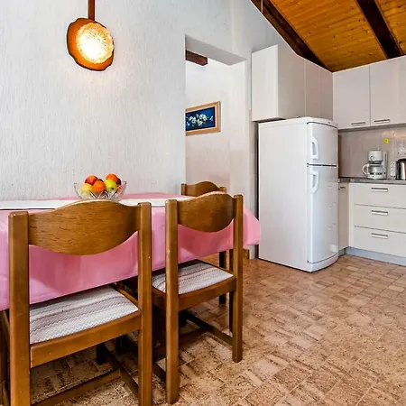 Mirela Appartement *