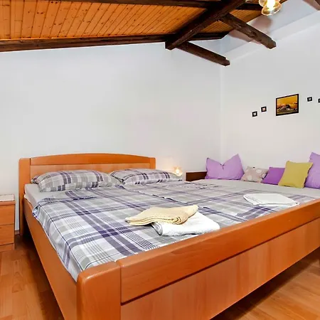 Mirela Apartment