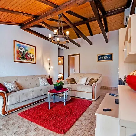 Apartment Mirela *